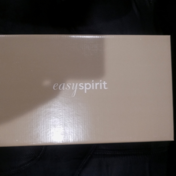 Easy Spirit Anti•Gravity ESFAWN Heels - Picture 4 of 5